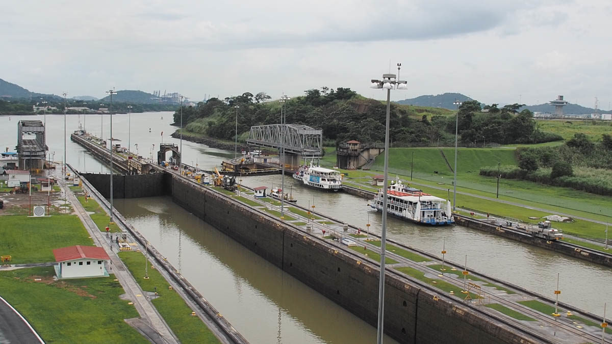 Panama canal tours Miraflores locks