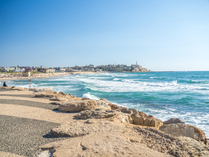 Walk from Tel Aviv to Jaffa with kids on the beach promenade