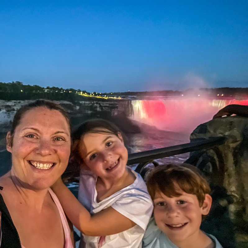 how to visit niagara falls canada