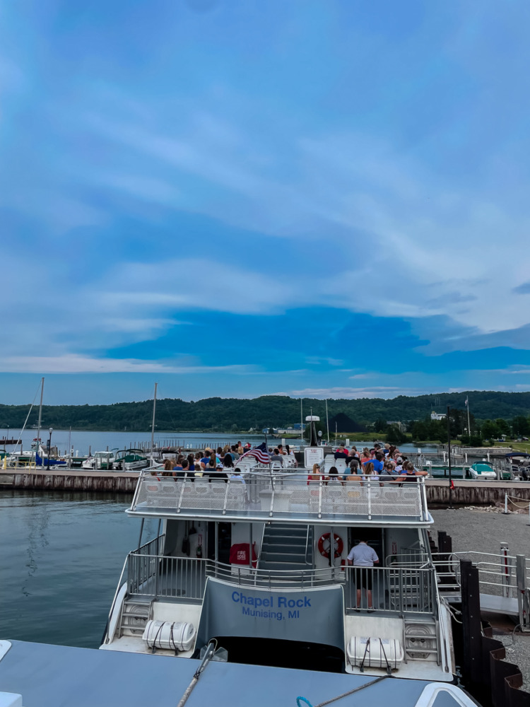 visit munising michigan